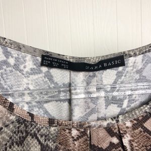 Zara Tops - EUC >> Zara Snakeskin Print Top >> XS Zara Tops - EUC >> Zara Snakeskin Print Top >> XS
